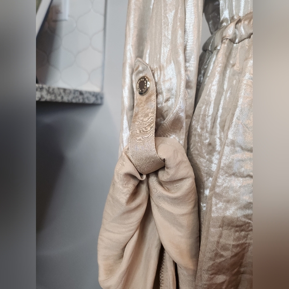 MARC New York unlined polyester gold coat Size Medium - Picture 5 of 9